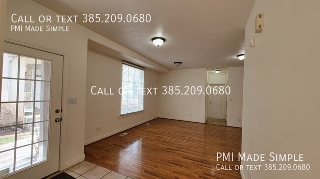 Building Photo - 3042 E Somerset Dr