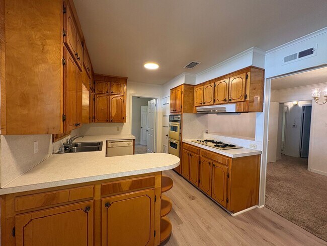 Building Photo - Beautiful 4 bedroom/1 bath with Central Air & Heat on Corner Lot