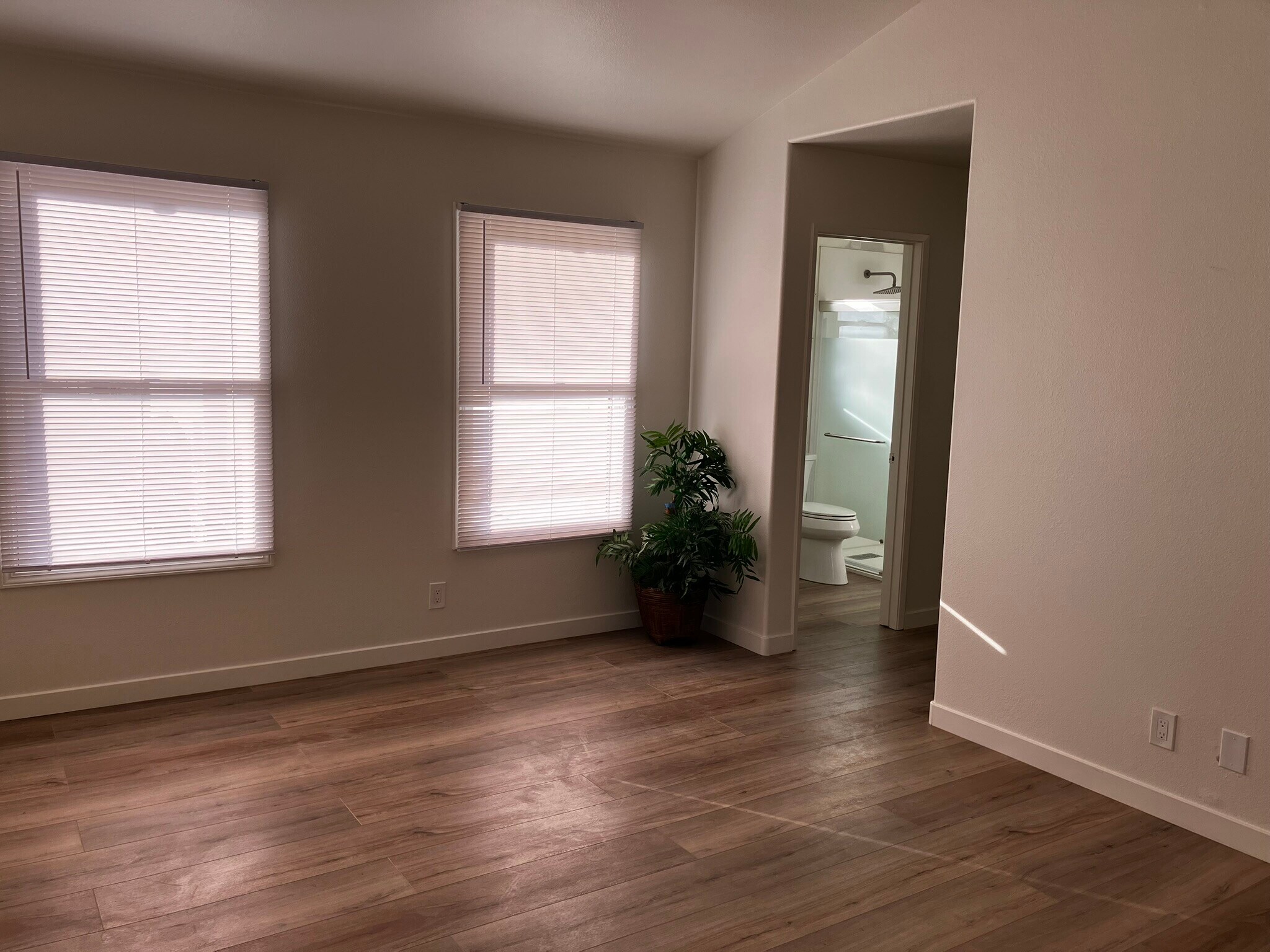 Building Photo - 629 S Glassell St