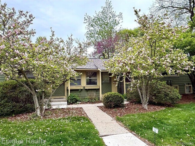 Building Photo - 2824 Whitewood St
