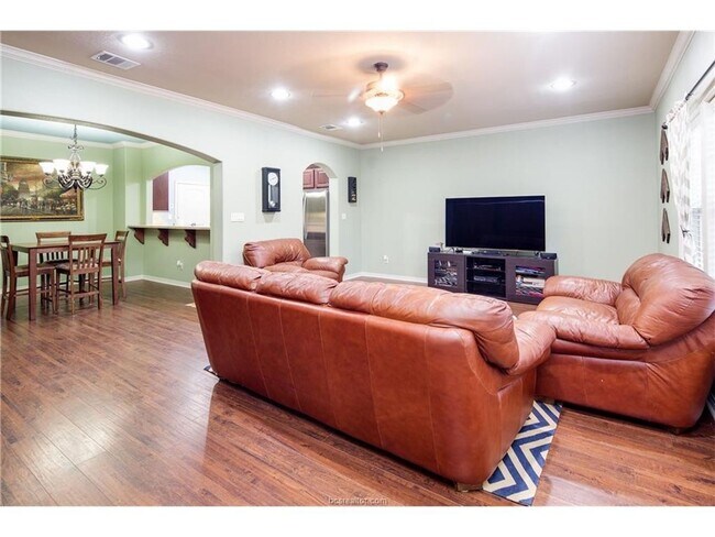 Building Photo - August 2025 Move In! Beautiful 3 Bed, 3.5 ...