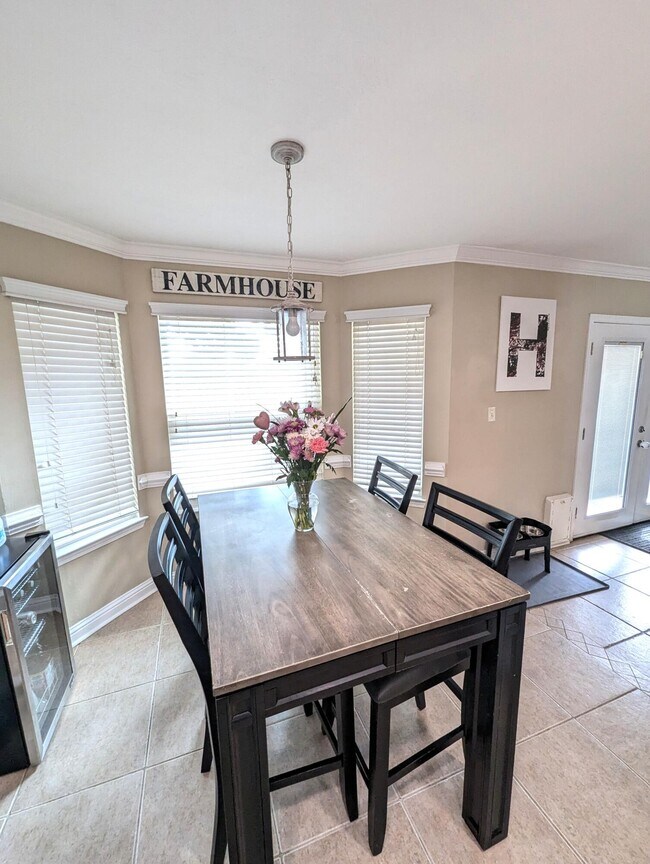 Building Photo - 437 Bridgewater Ct