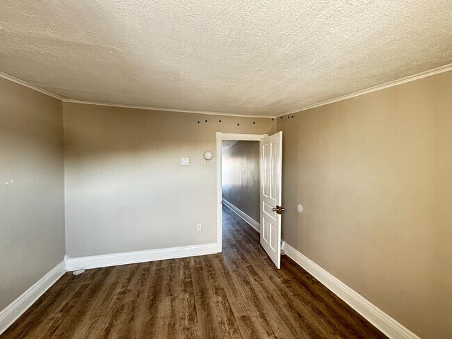 Building Photo - charming semi-detached Allentown home