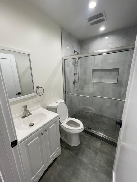 Building Photo - 8683 Haddon Ave