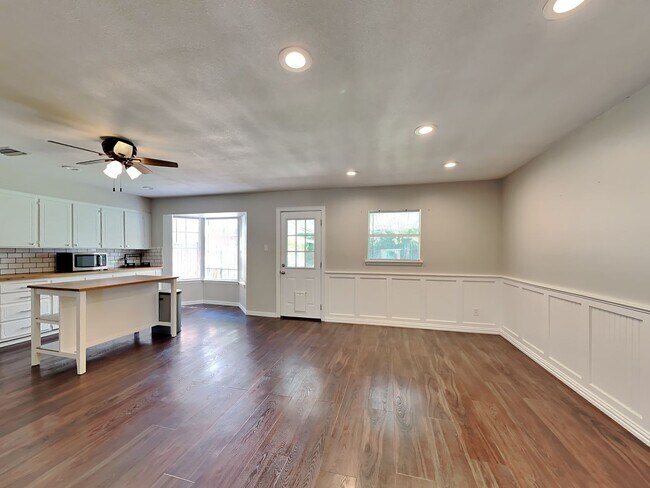 Building Photo - DARLING HOME IN DENTON READY NOW!
