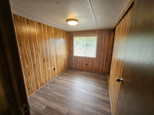 Building Photo - Charming 3BR/1BA in Eagle Creek – W/D, Yar...