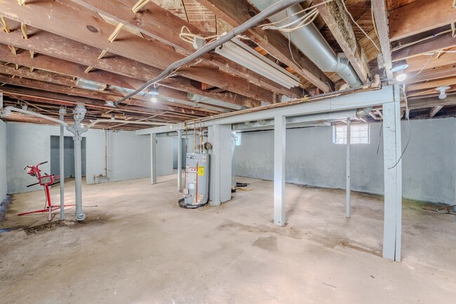 Building Photo - Remodeled 2 bedroom with off street parkin...