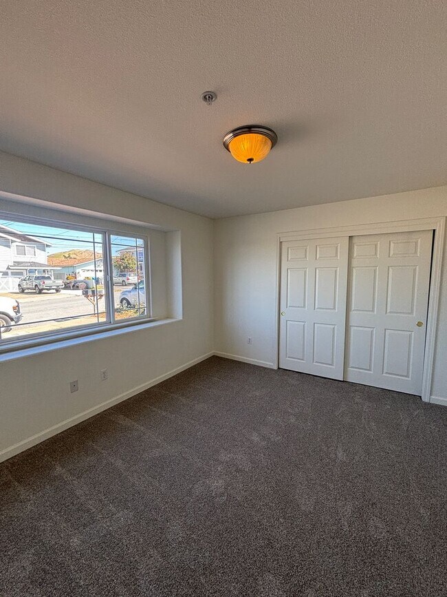 Building Photo - P32000