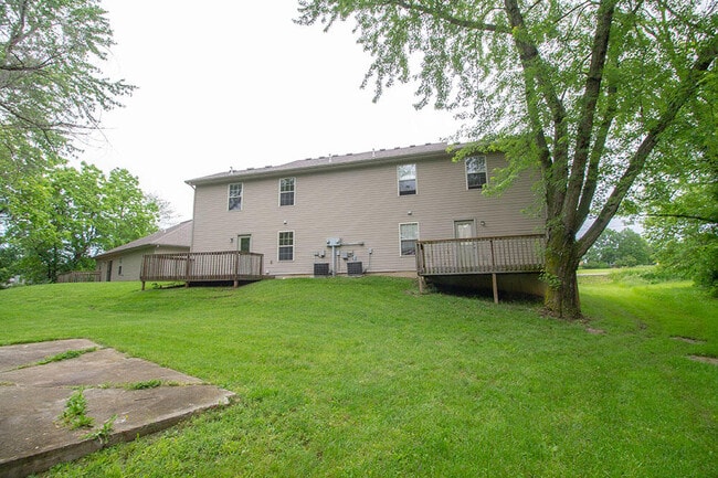 Building Photo - 2117 N Ballenger Ln