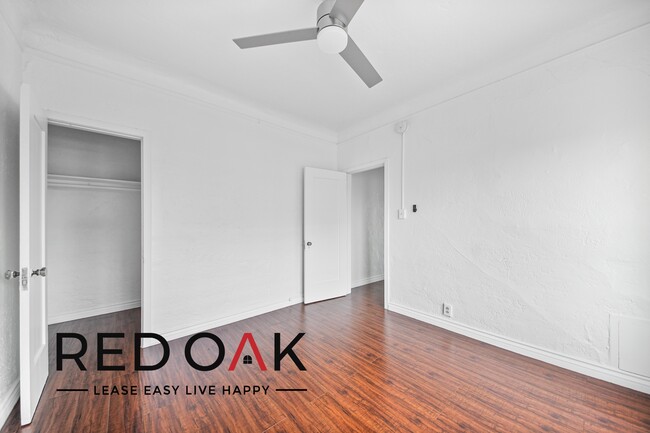Building Photo - 407 1/4 S Gramercy Pl-308