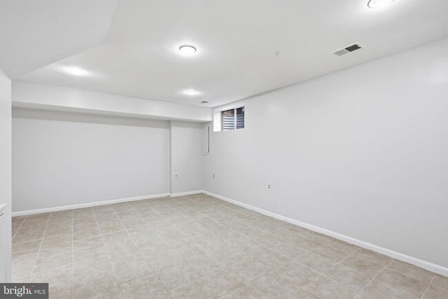 Building Photo - 5001 Lambsgate Ln