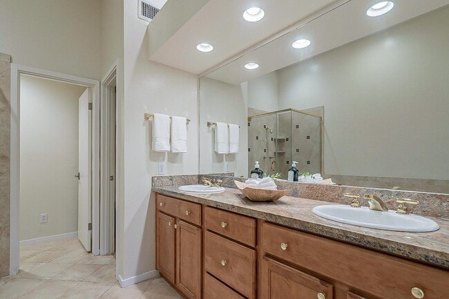 Building Photo - 7700 E Gainey Ranch Rd