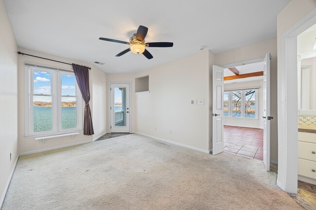 Building Photo - 372 Northwest Dr