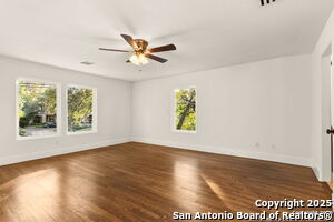 Building Photo - 417 E Hildebrand Ave