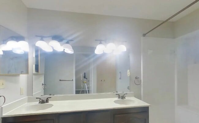 Building Photo - Special 3 bedroom in Lewisville