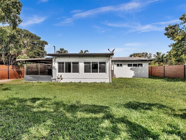 Building Photo - 2048 SW 37th Ave