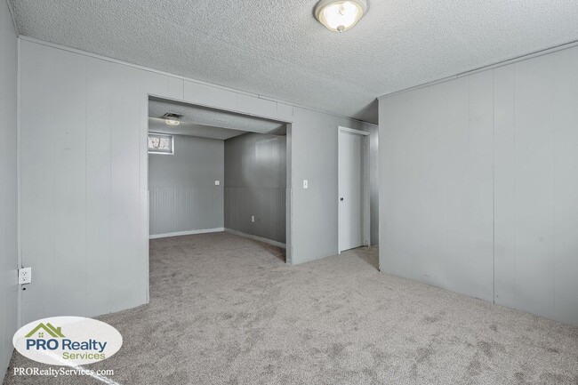 Building Photo - 4 Bedroom Home in Anoka