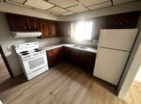 Building Photo - 10 Thompson St