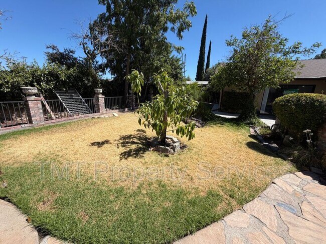 Building Photo - 930 Graywood Cir