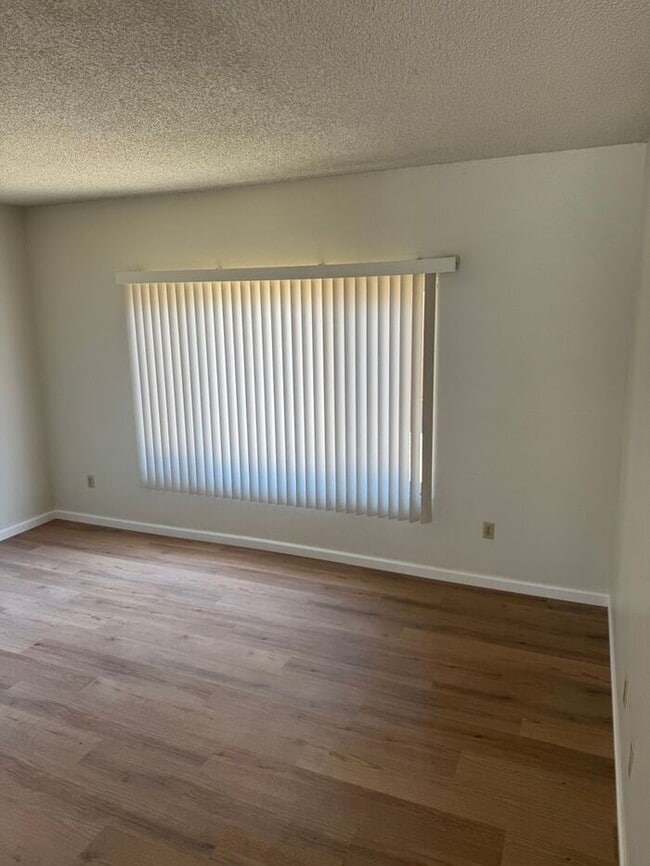 Building Photo - Beautiful 3 Bedroom 2 Bath Duplex in Castro Valley School District