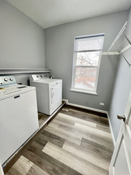 Building Photo - 2102 W 37th St