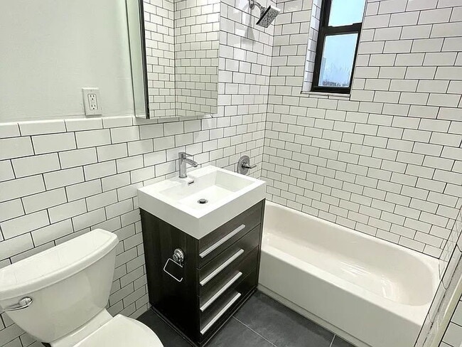 Building Photo - "Chic 1-Bedroom Retreat in Vibrant Williamsburg – Your Perfect Urban Oasis!"