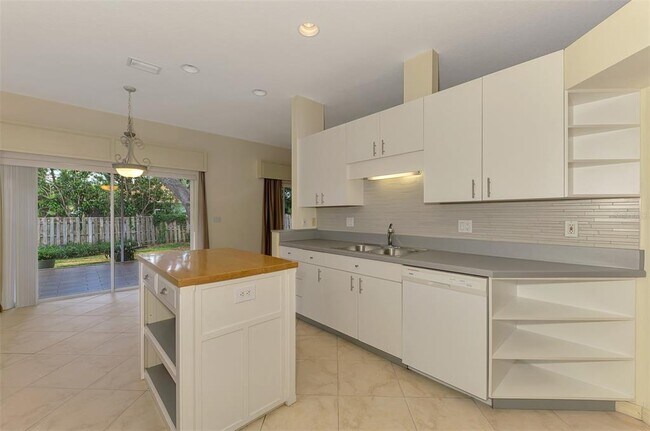 Building Photo - 4350 Iola Dr