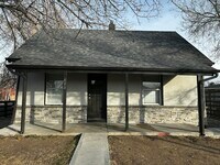 Building Photo - 400 S Raleigh St