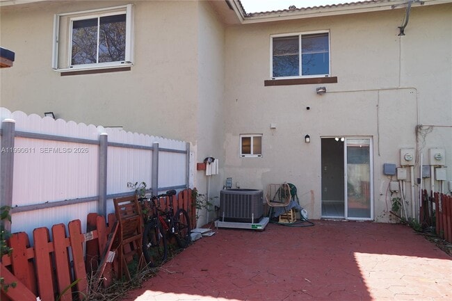 Building Photo - 331 NW 82nd Ave