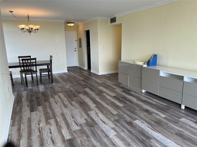 Building Photo - 13120 SW 92nd Ave