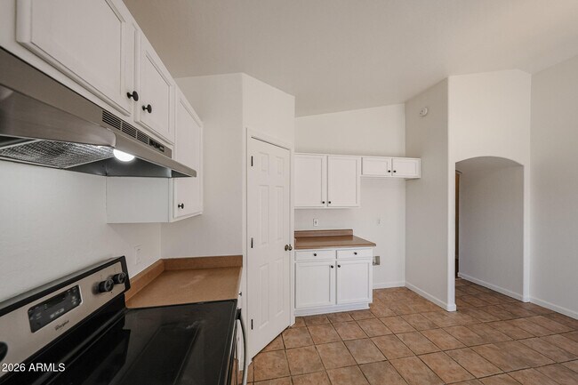 Building Photo - 12811 N Palm St