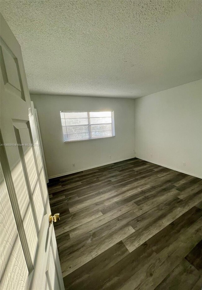 Building Photo - 4750 NW 9th Dr