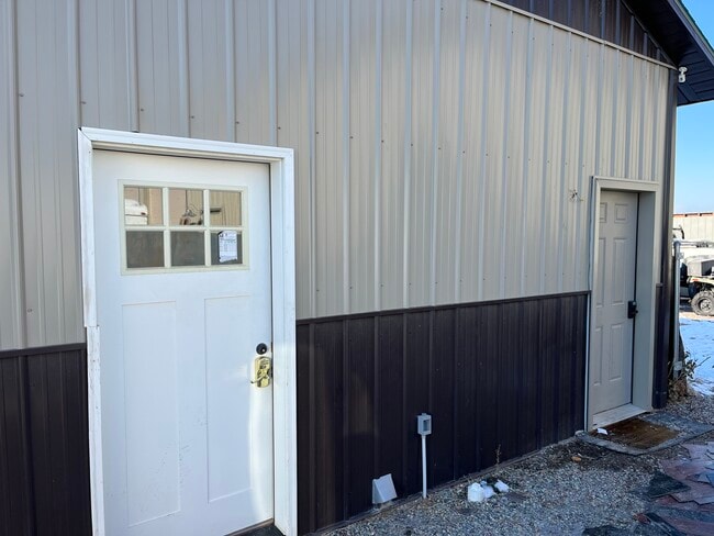 Building Photo - 174 Valley View Dr