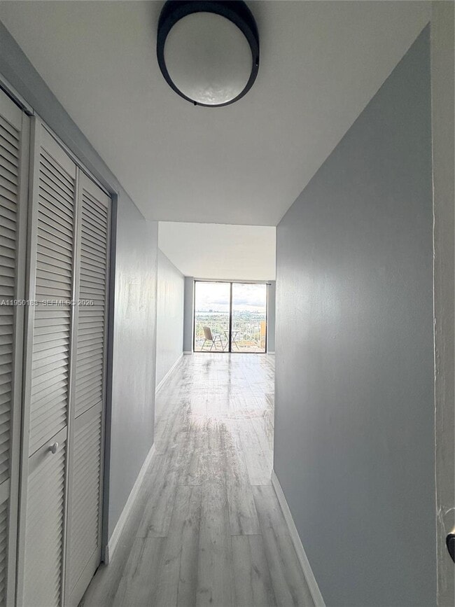 Building Photo - 2350 NE 135th St