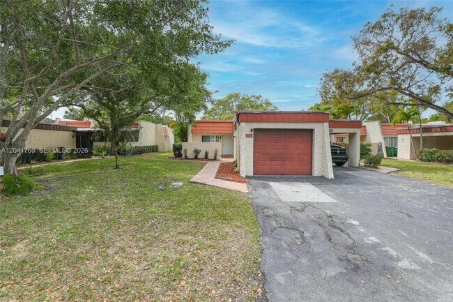 Building Photo - 6553 NW 99th Ave