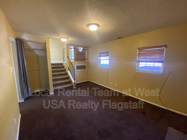 Building Photo - 1607 N Prairie Way