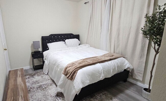 Building Photo - Charming 4BR House in Los Angeles