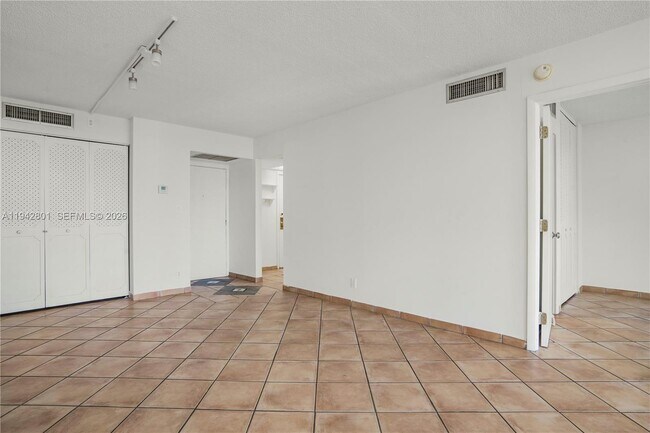 Building Photo - 20500 W Country Club Dr