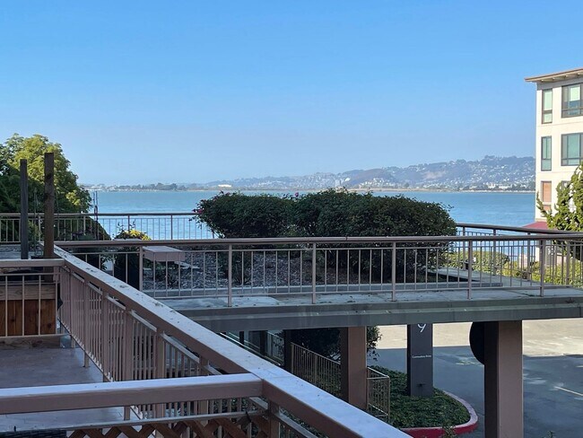 Building Photo - Just landing in the East Bay? Fully Furnished Resort 1 Bdrm. condo available on a short or long t...