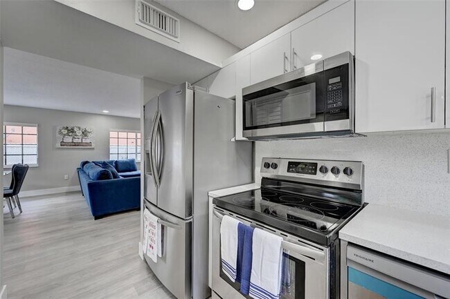Building Photo - 14125 SW 167th Terrace