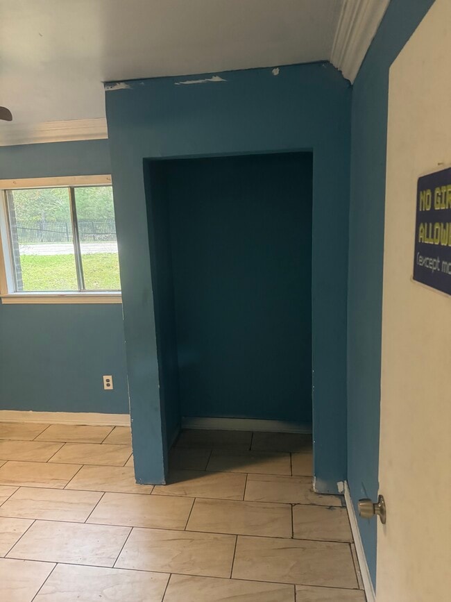 Building Photo - 3922 Halls Ferry Rd