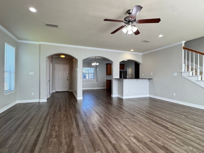 Building Photo - 5805 Thompson Pl