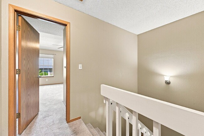 Building Photo - $2,470.95, 2 Bed, 2.5 bath Townhome in Centennial with in unit Laundry!