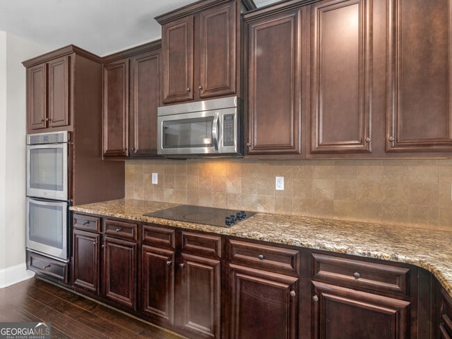 Building Photo - 185 Regency Pl