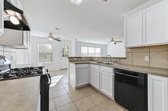 Building Photo - 480 Camelia Pkwy