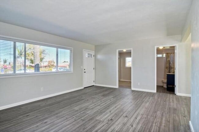 Building Photo - Spacious 5-Bedroom Home on Quiet Cul-de-Sac with Stunning Views