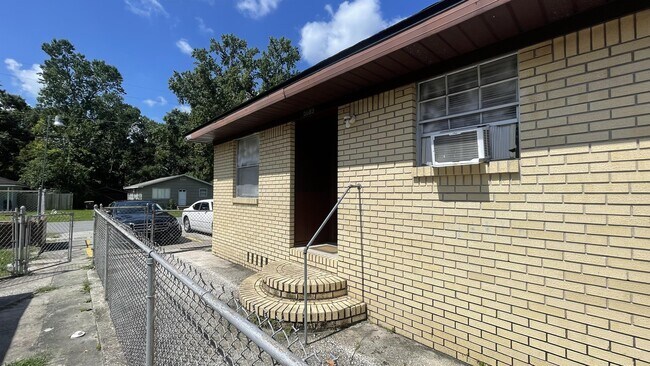 Building Photo - 5689 Atlee Ave