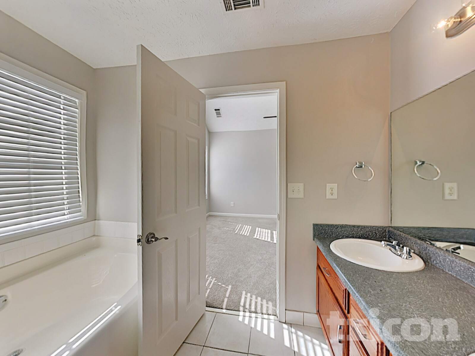 Building Photo - 416 Camella Cir