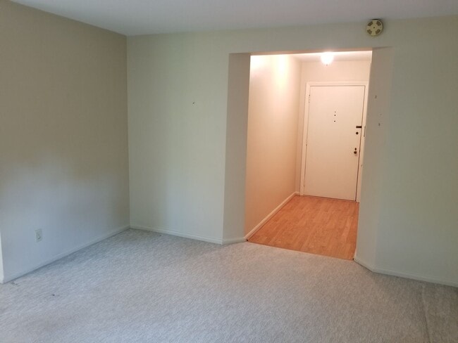 Building Photo - Mayflower Condo for Rent