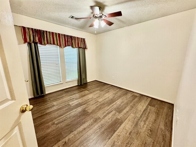 Building Photo - 20303 Misty Cove Dr